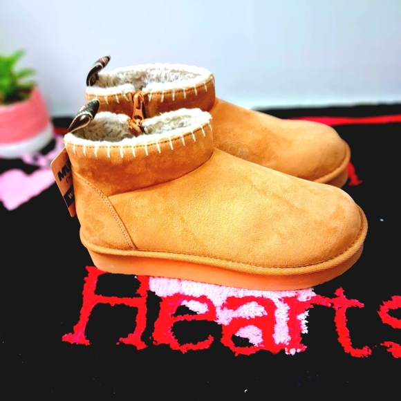 NWT Muk Luk Tan Suede Ankle Boots with Sherpa Lining Size 9 - Picture 7 of 9